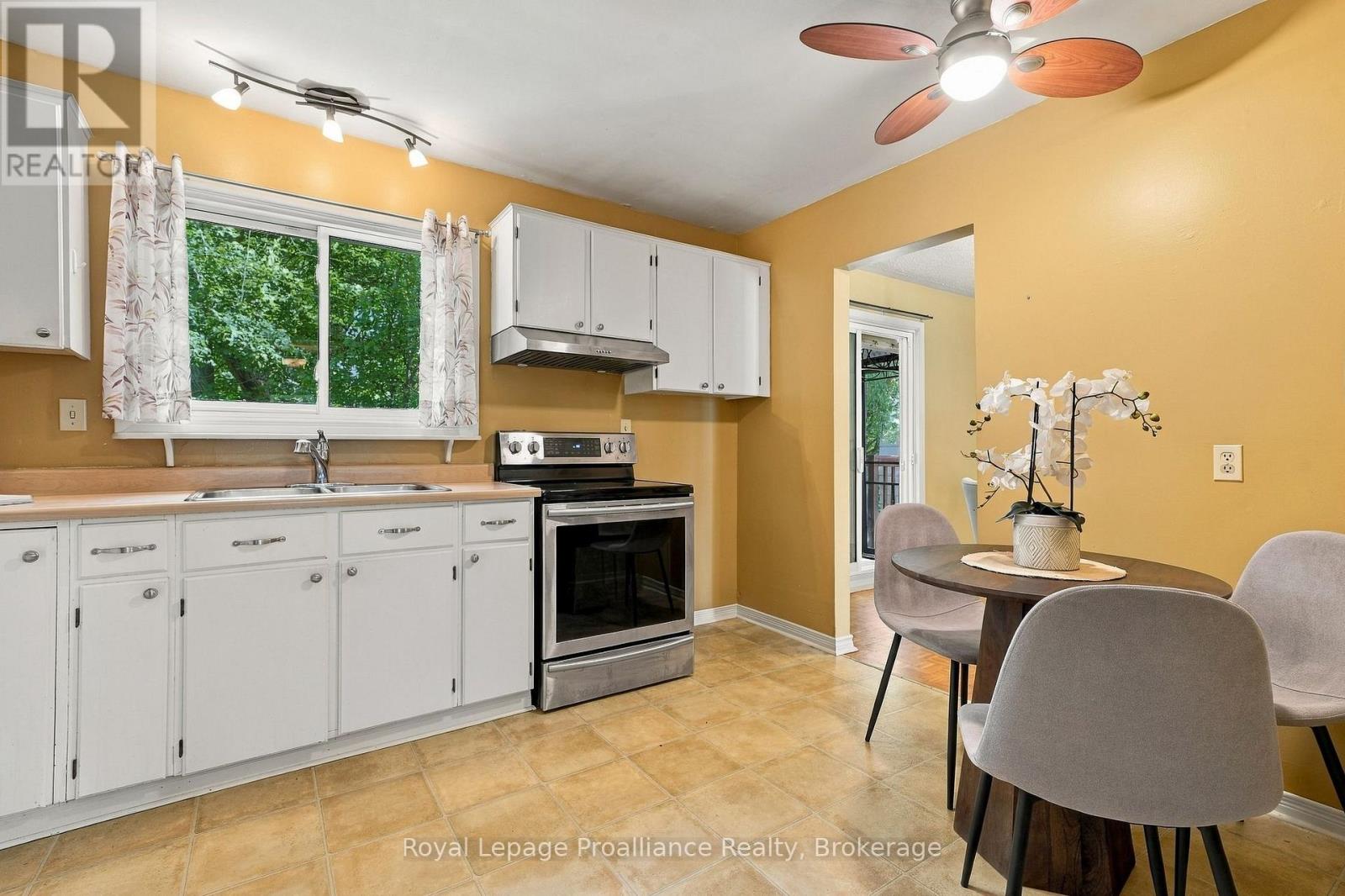 36 PARKVIEW HEIGHTS - Image 24