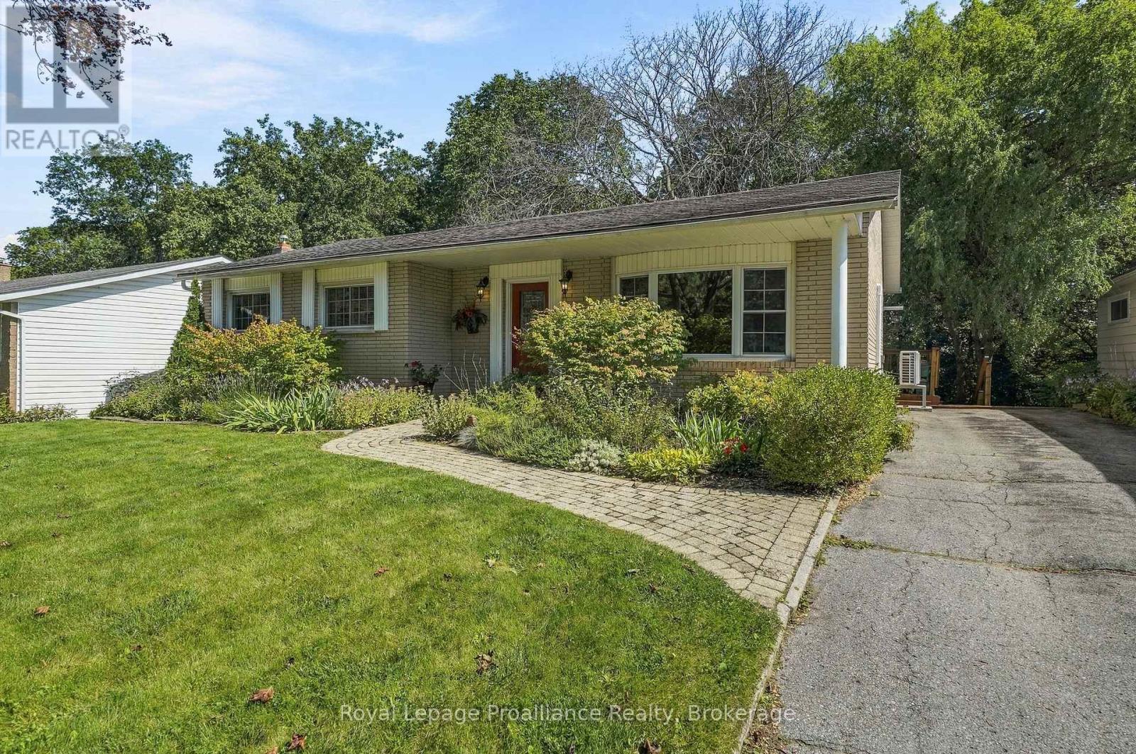 36 PARKVIEW HEIGHTS - 4