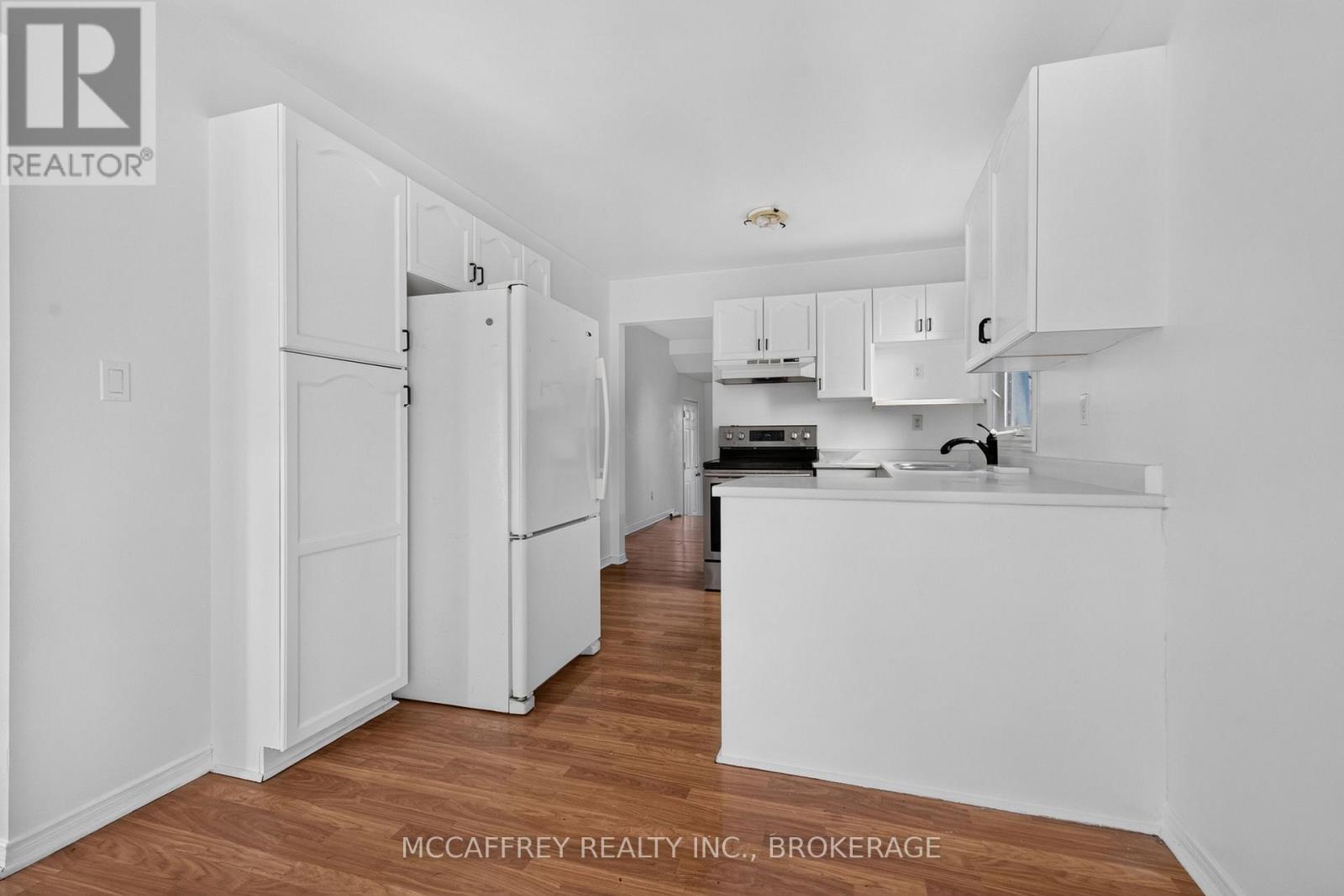 582 BARNSLEY CRESCENT - Image 12