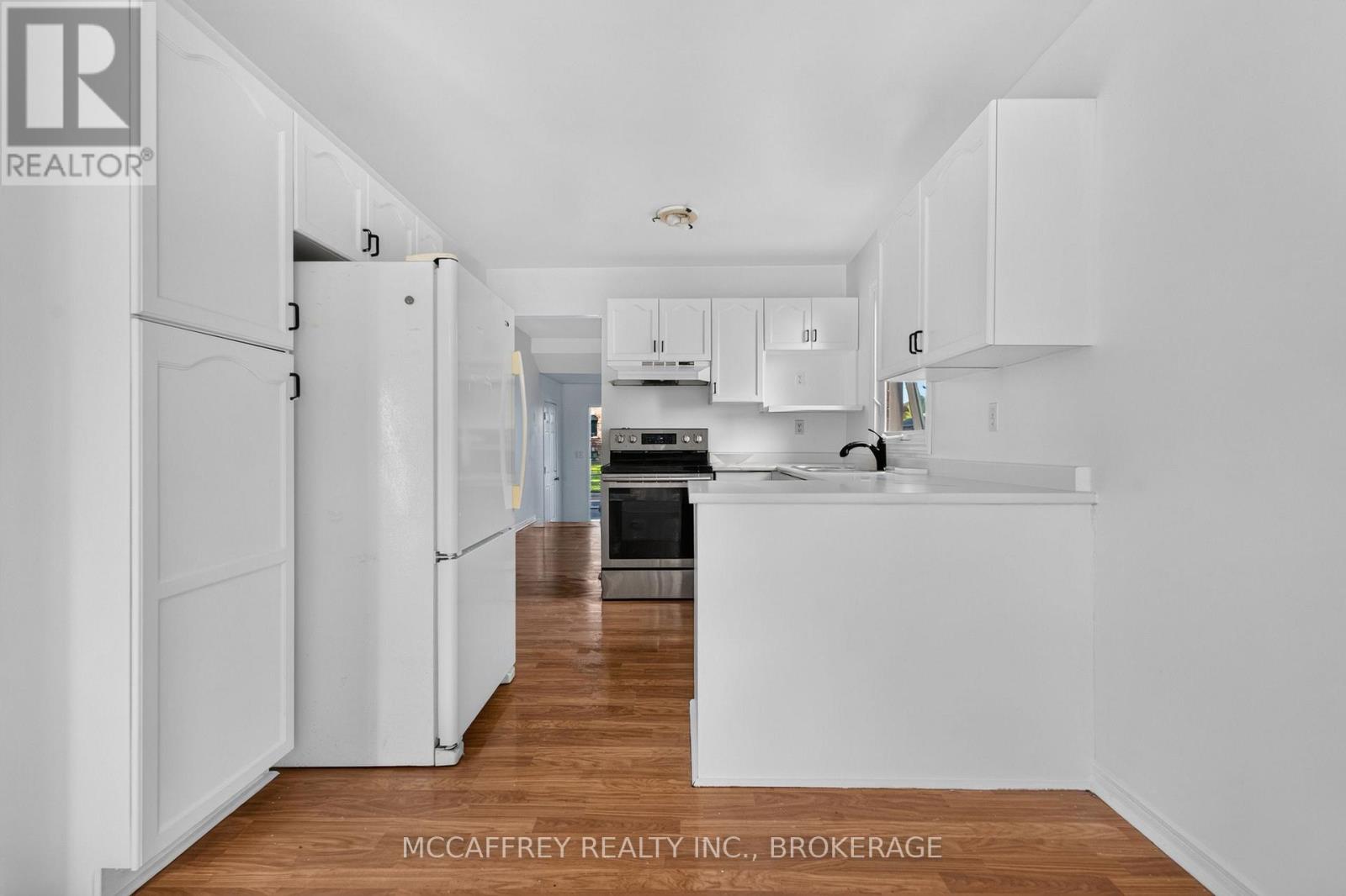 582 BARNSLEY CRESCENT - Image 13
