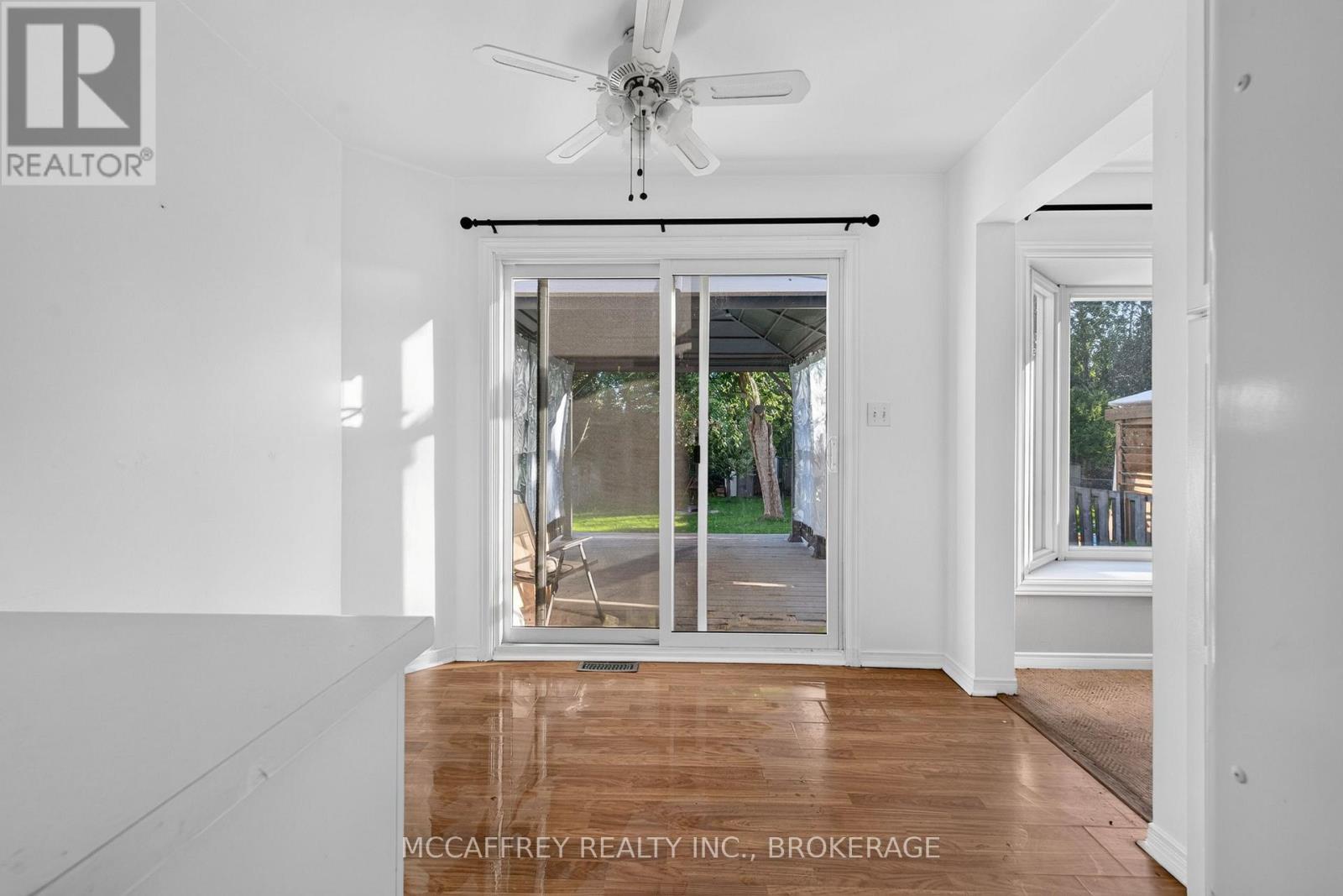 582 BARNSLEY CRESCENT - Image 17