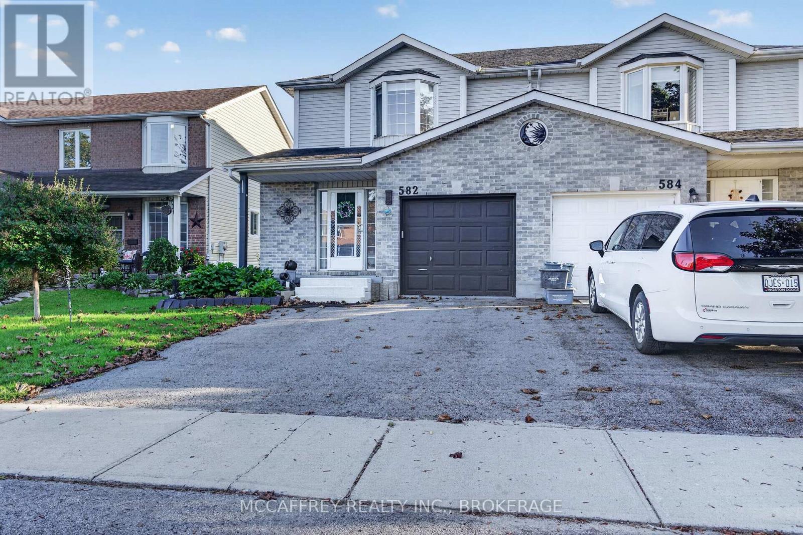582 BARNSLEY CRESCENT - Image 39