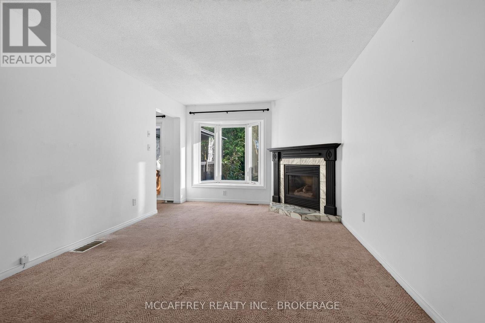 582 BARNSLEY CRESCENT, Kingston (City SouthWest) — photo 8