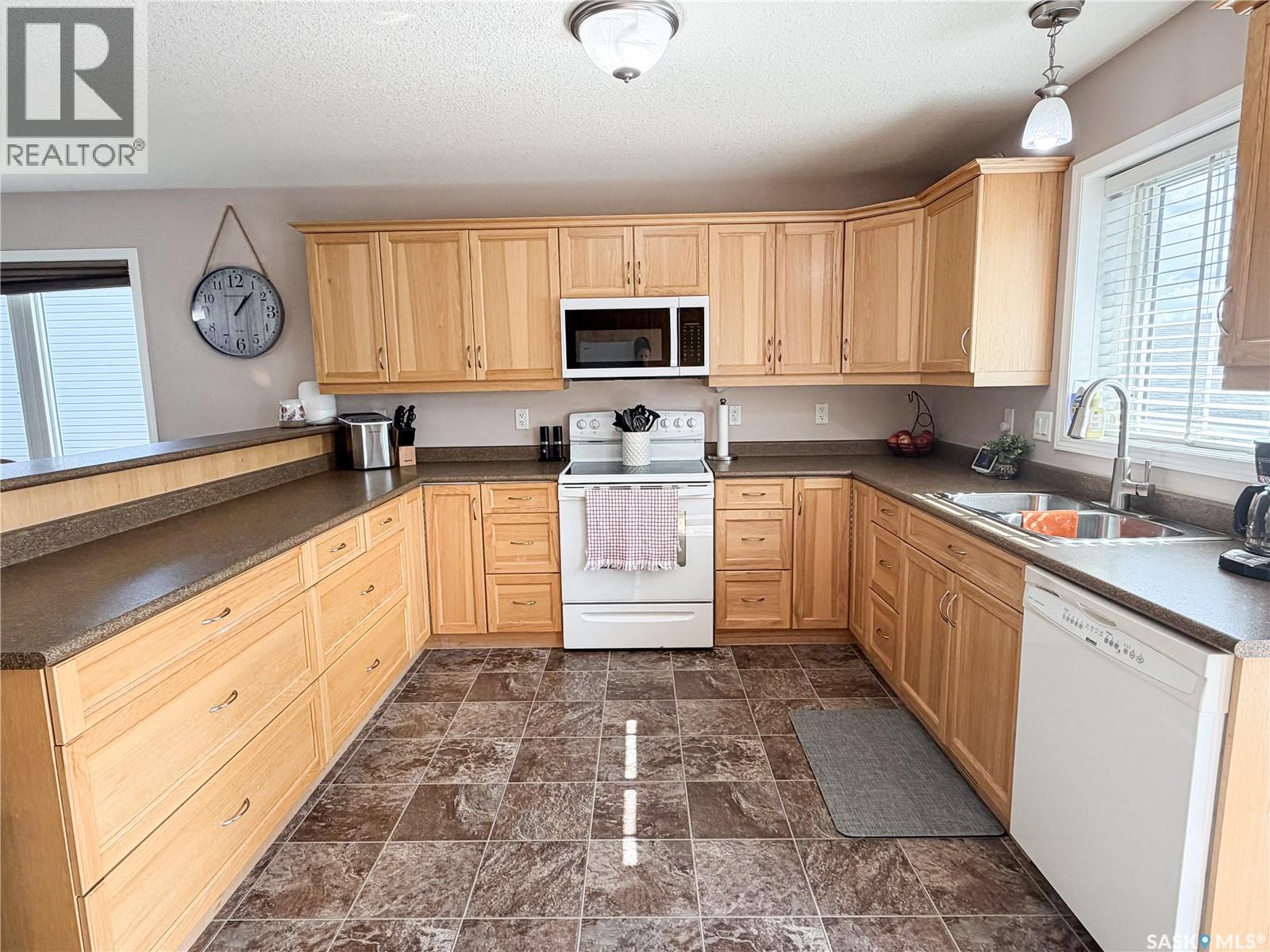 604 7th AVENUE W, Meadow Lake — photo 5