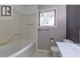 2702 11 Avenue N, Lethbridge, AB T1H1N4 Photo 15