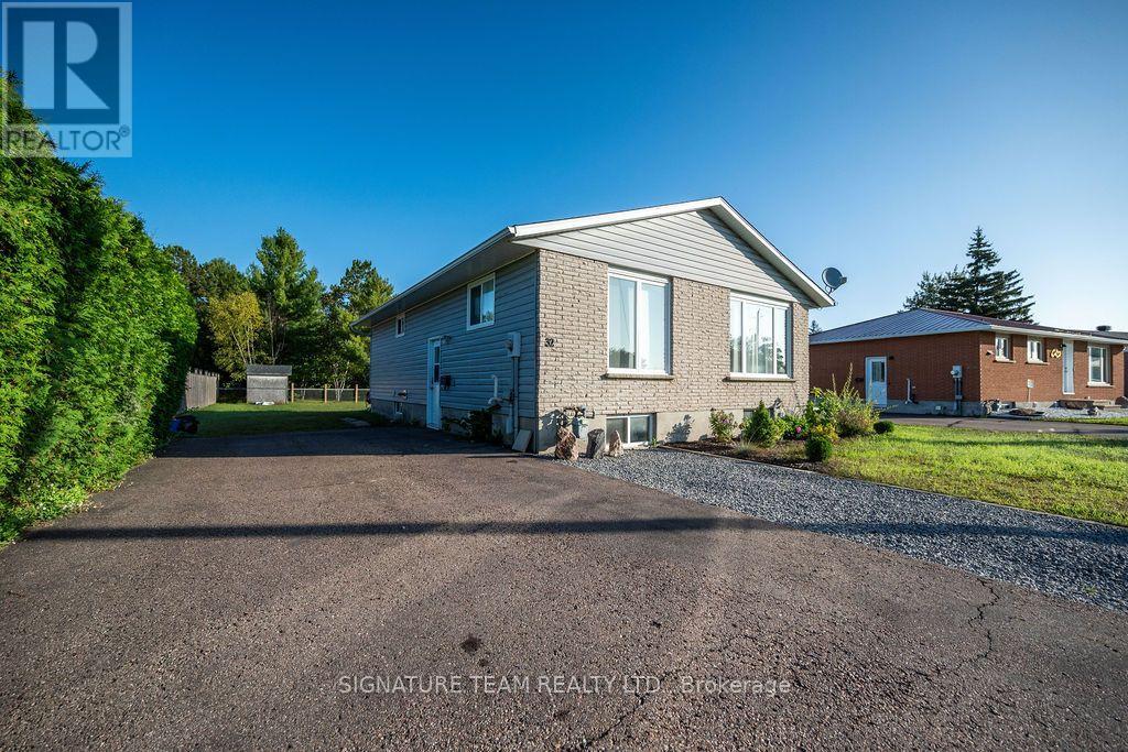 32 HERMAN STREET, Petawawa