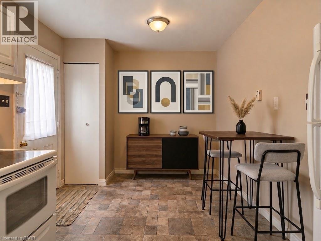 475 SANDRINGHAM Crescent Unit# 15, London — photo 4