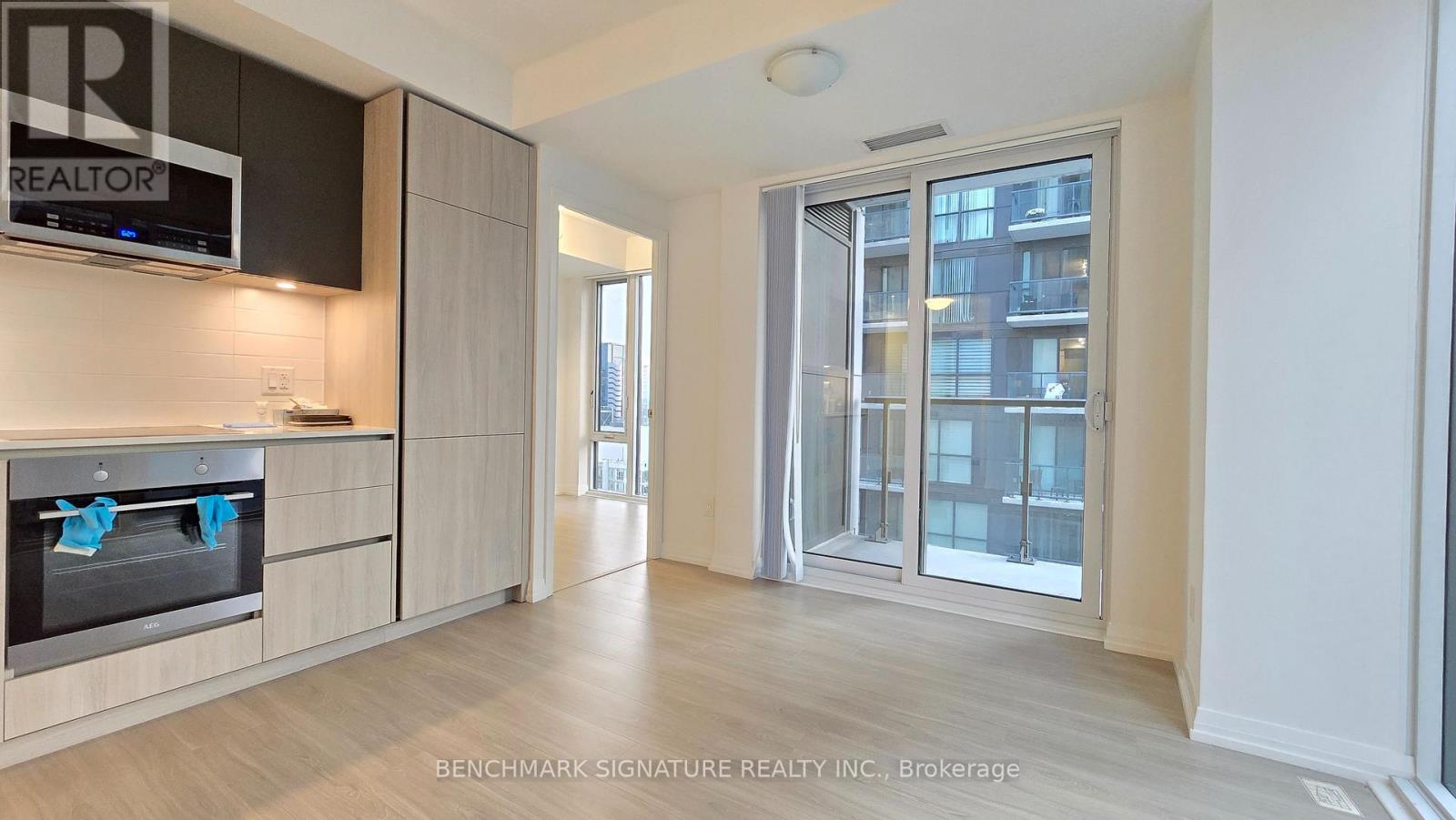 #4603 8 WIDMER STREET - 14