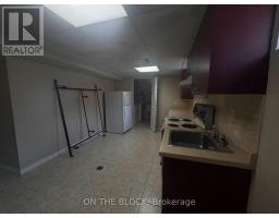 33 Harrington Crescent, Toronto, ON M2M2Y6 Photo 6