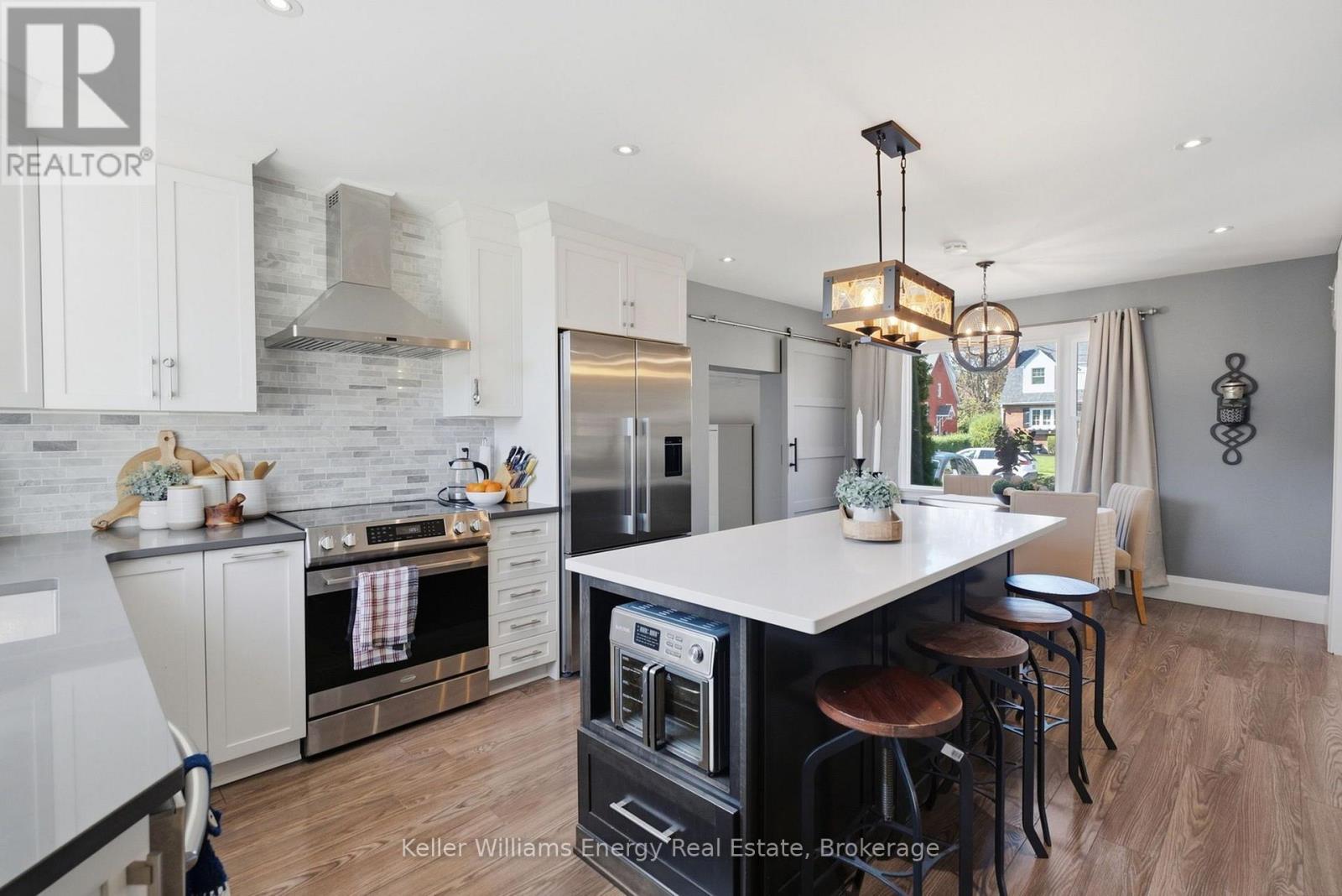 107 SUTHERLAND AVENUE - Image 12
