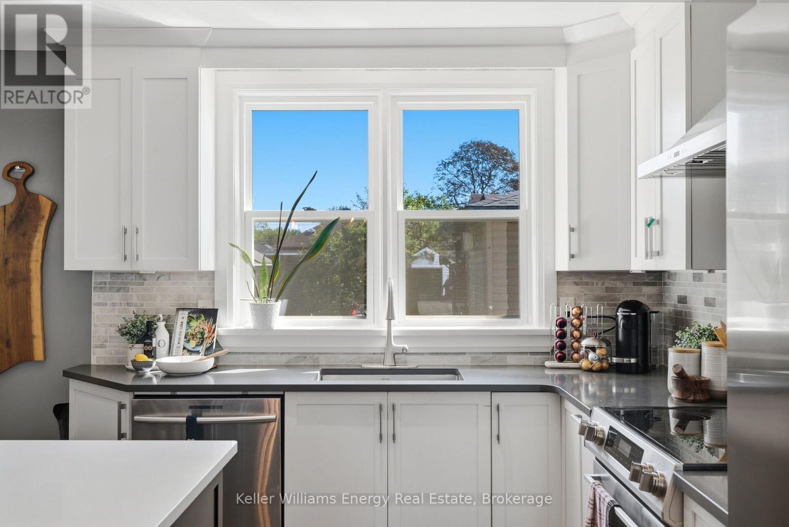 107 SUTHERLAND AVENUE - Image 11