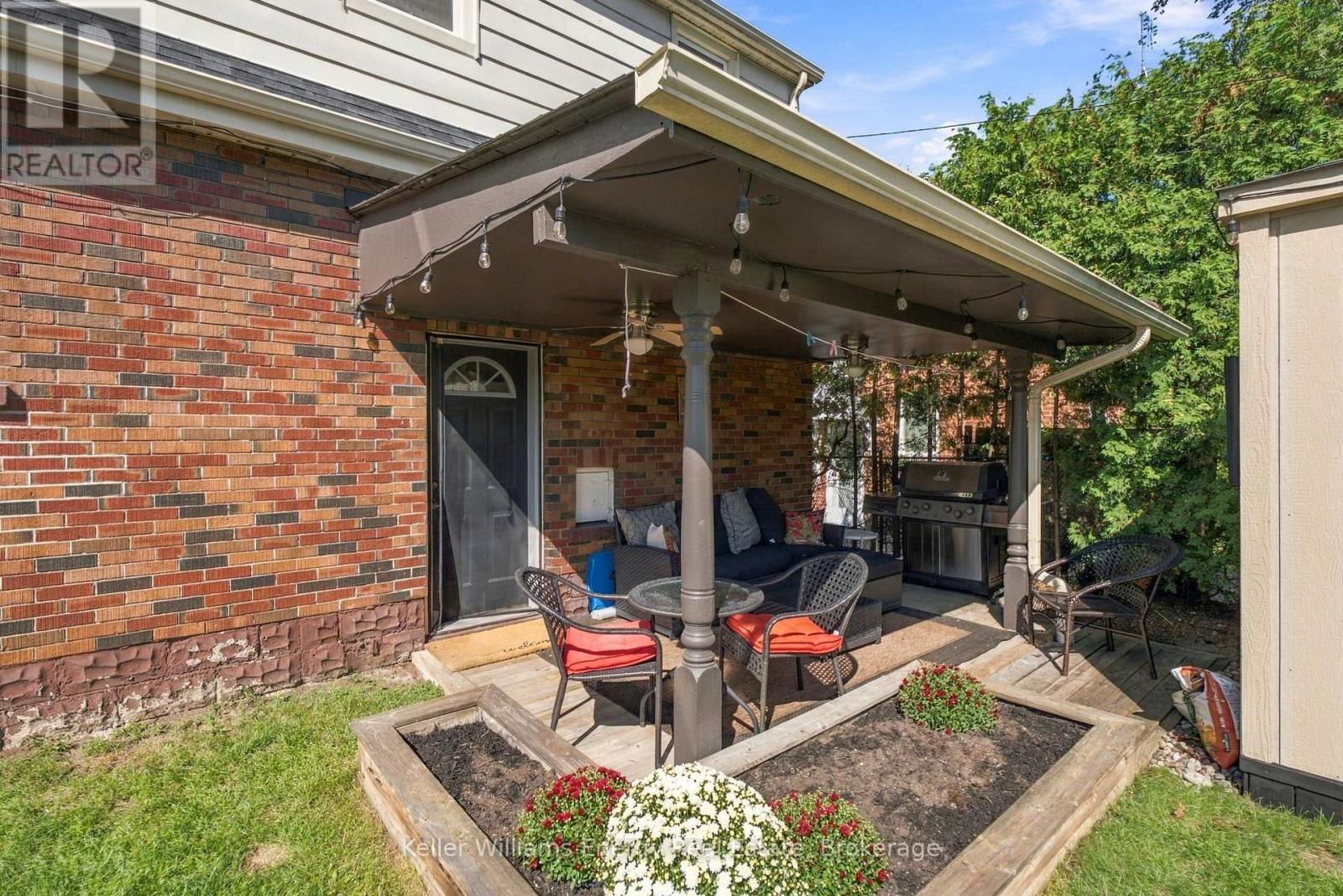 107 SUTHERLAND AVENUE - Image 32