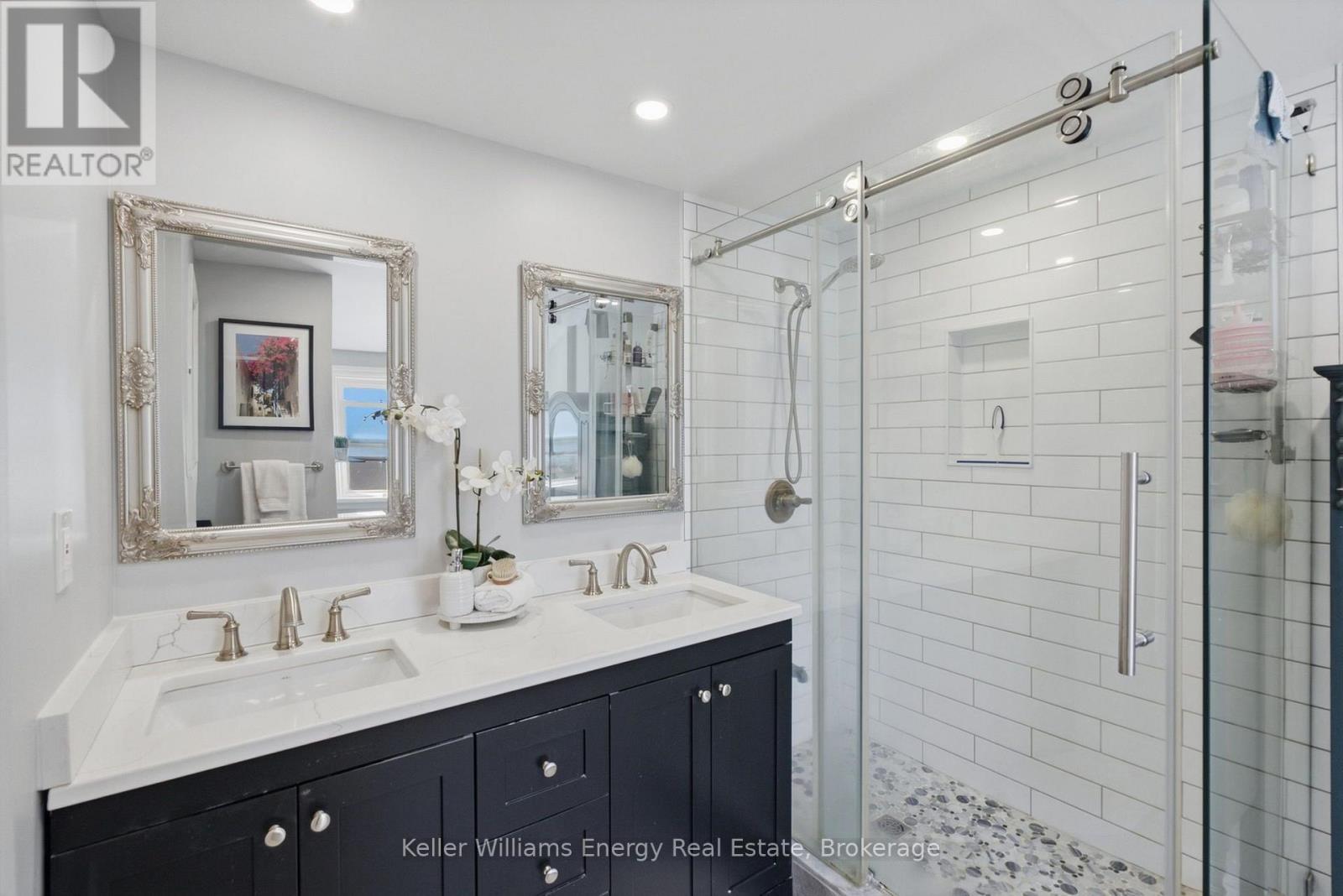 107 SUTHERLAND AVENUE - Image 25