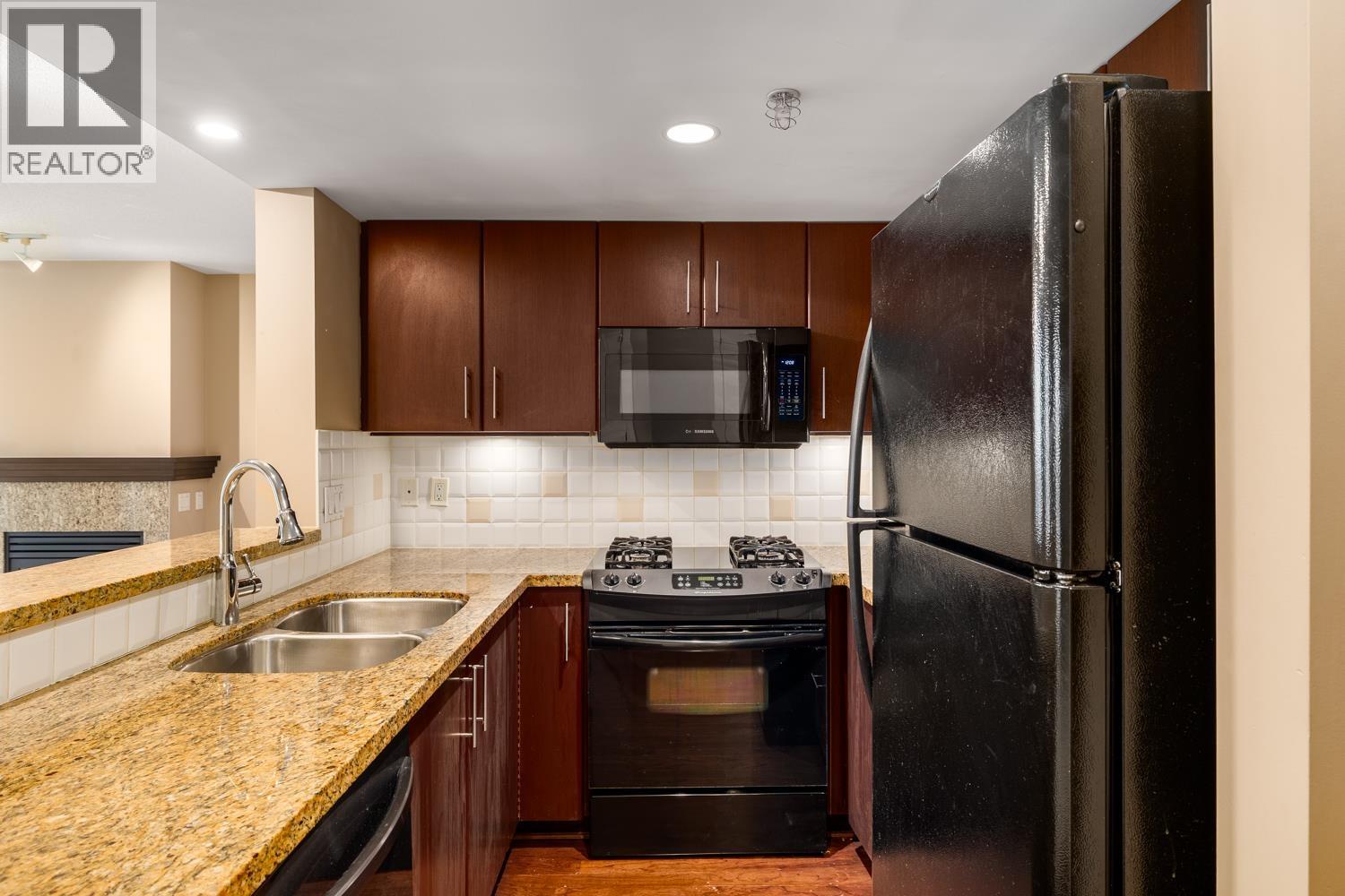803 120 MILROSS AVENUE, Vancouver — photo 3