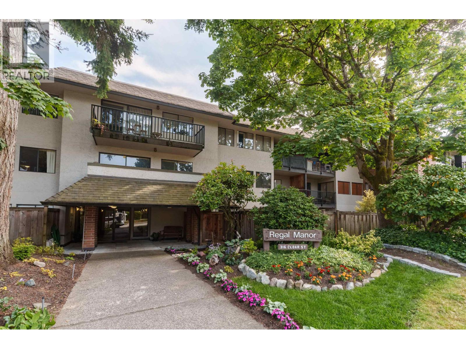 106 316 CEDAR STREET, New Westminster — photo 1
