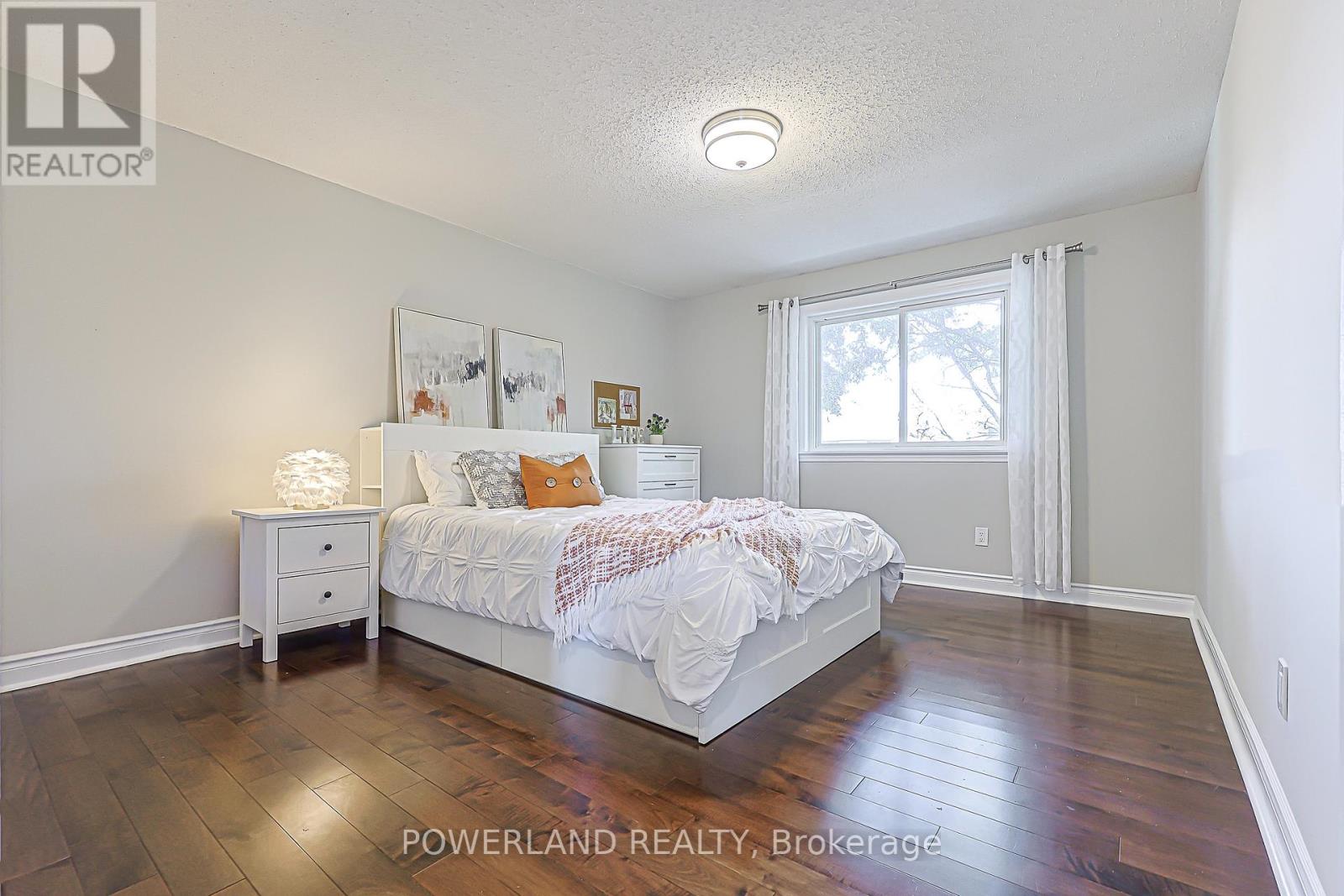 61 ADDINGTON SQUARE - Image 33