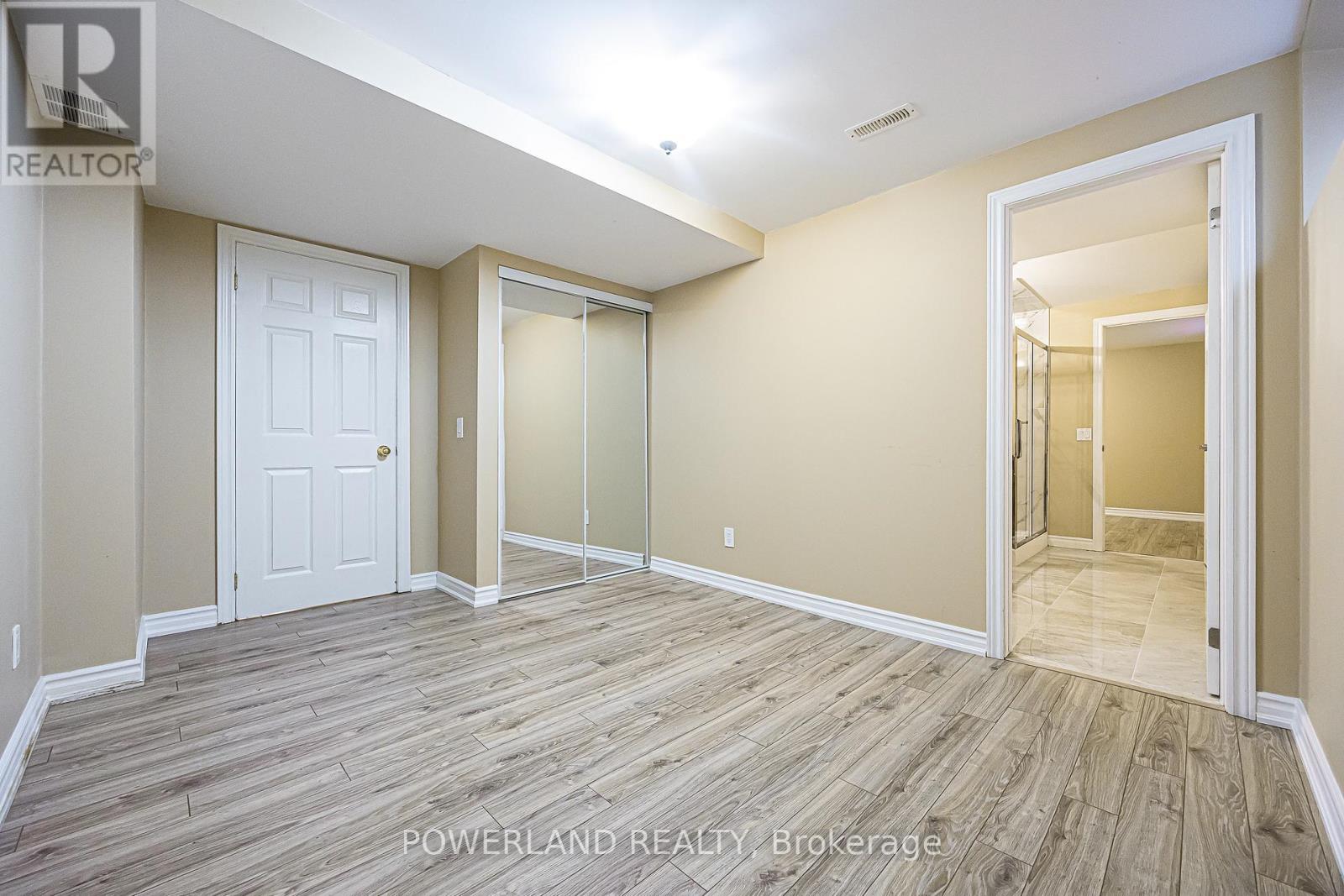 61 ADDINGTON SQUARE - 42