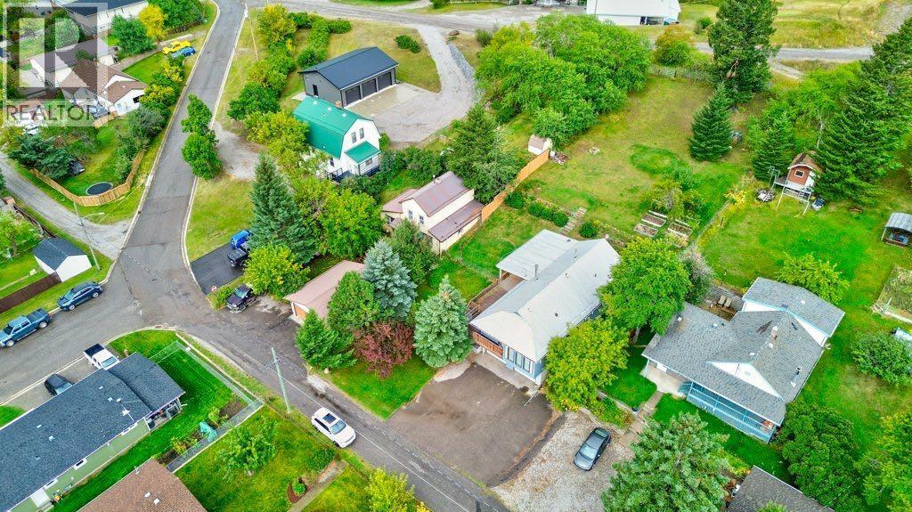 20638 24 Avenue - 33