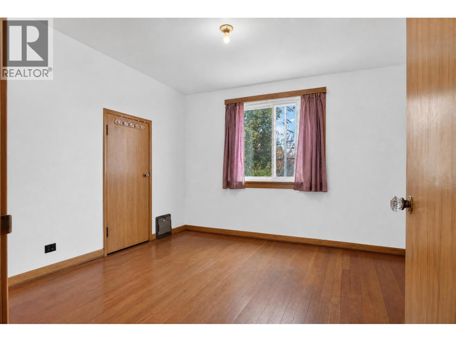 4 Bed, 3 Bath House for Sale in Burnaby – 4205 PENDER STREET, Burnaby – MLS# R3165057 - Image 14