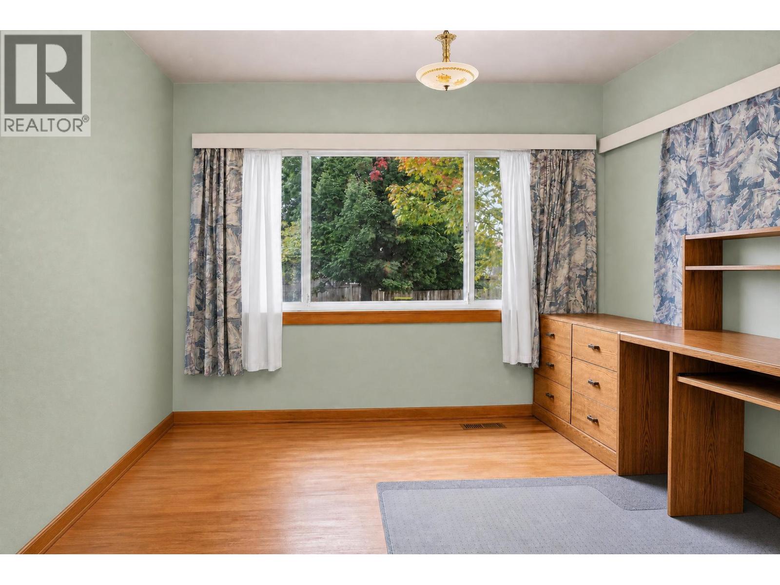 4 Bed, 3 Bath House for Sale in Burnaby – 4205 PENDER STREET, Burnaby – MLS# R3165057 - Image 23