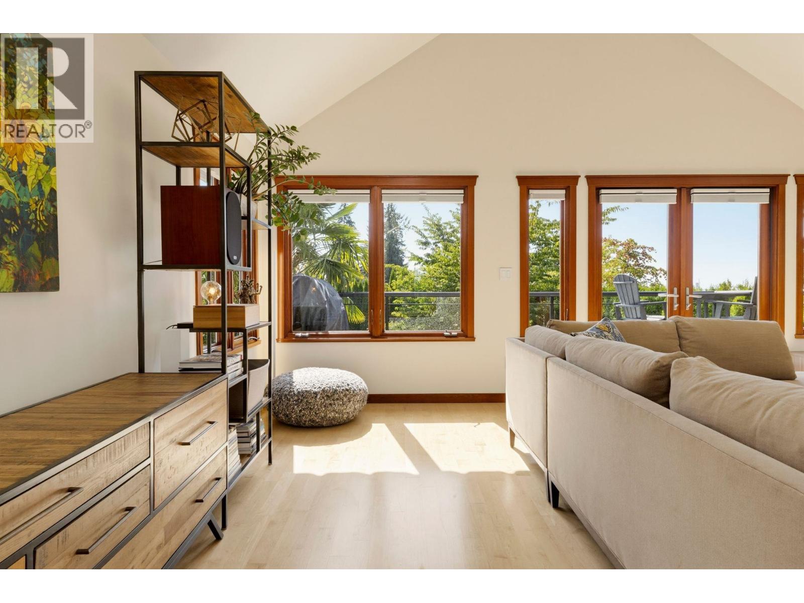 141 E WINDSOR ROAD, North Vancouver — photo 5