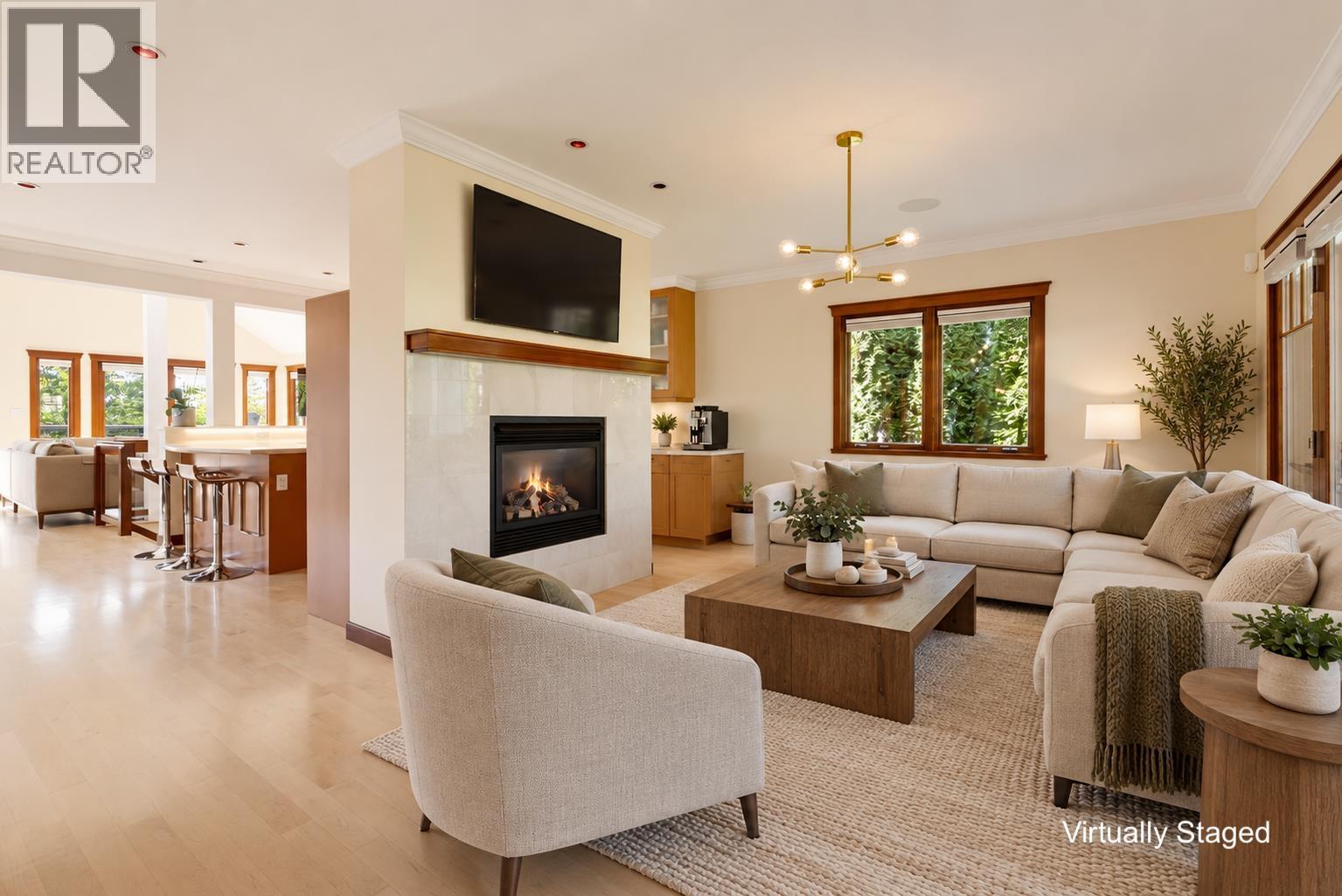 141 E WINDSOR ROAD, North Vancouver — photo 6