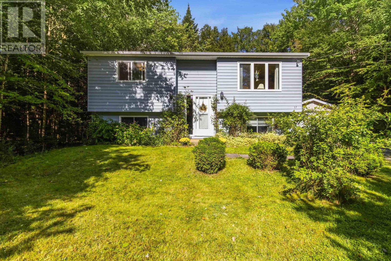 17 HALFWAY LAKE HAMMONDS PLAINS Drive, Maplewood — photo 2