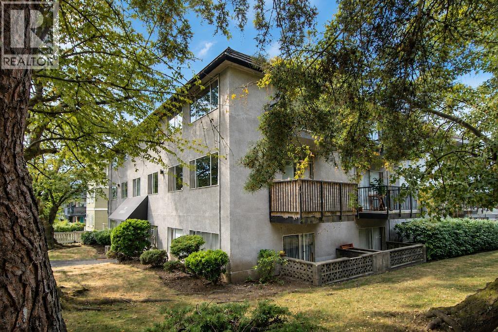 2065 TRIUMPH STREET, Vancouver - Image 1