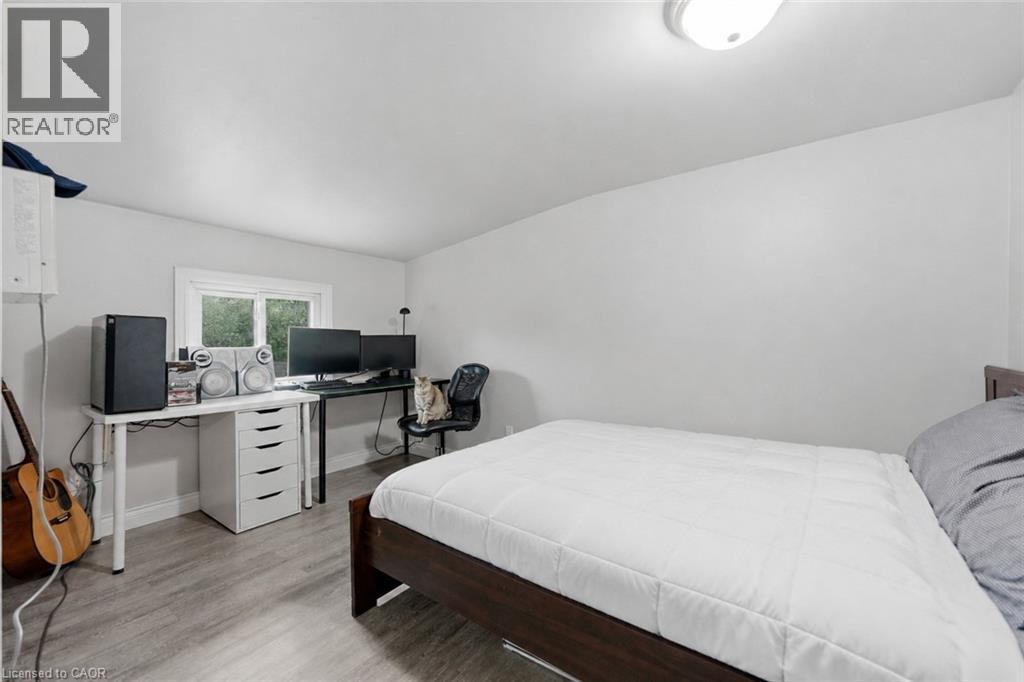 458 DAVIS Street - Image 32