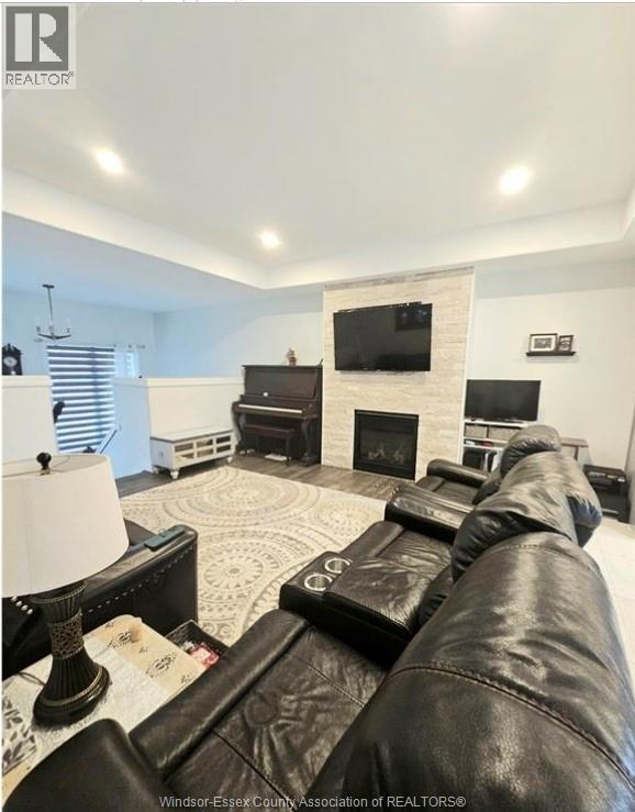 724 FALERIA STREET, Lakeshore — photo 2