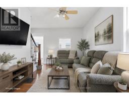 Living room - 368 Wellington Avenue S, North Perth, ON N4W2J2 Photo 6