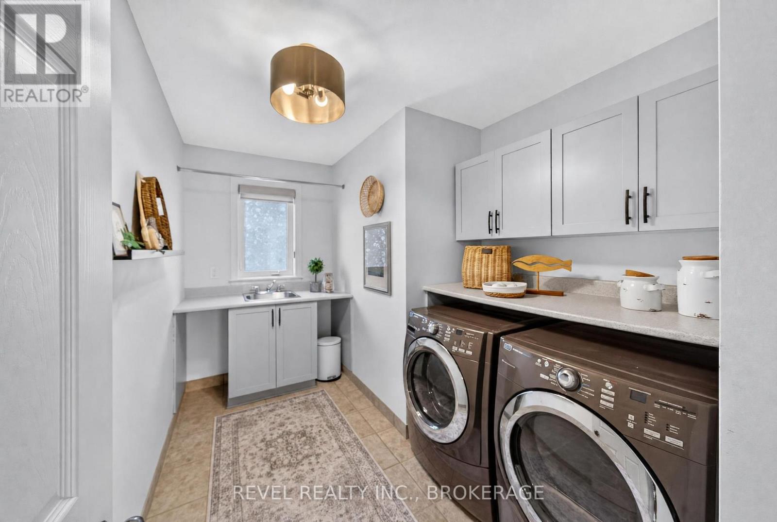 695 FIELDSTONE DRIVE - 29