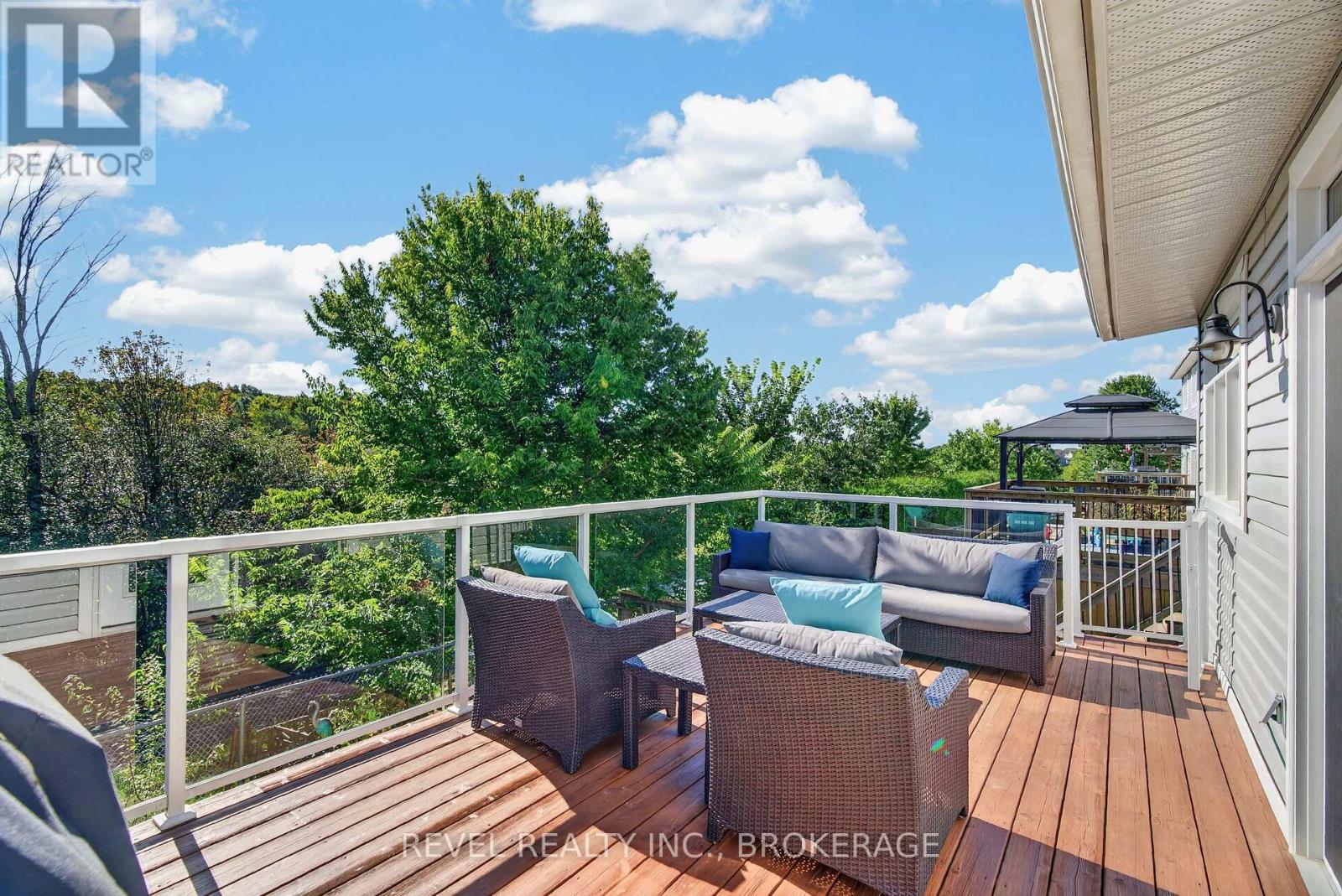 695 FIELDSTONE DRIVE - 43