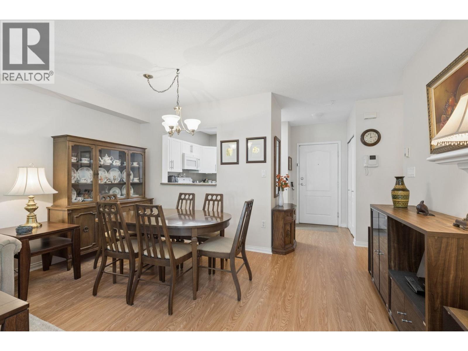 304 2059 CHESTERFIELD AVENUE, North Vancouver — photo 6