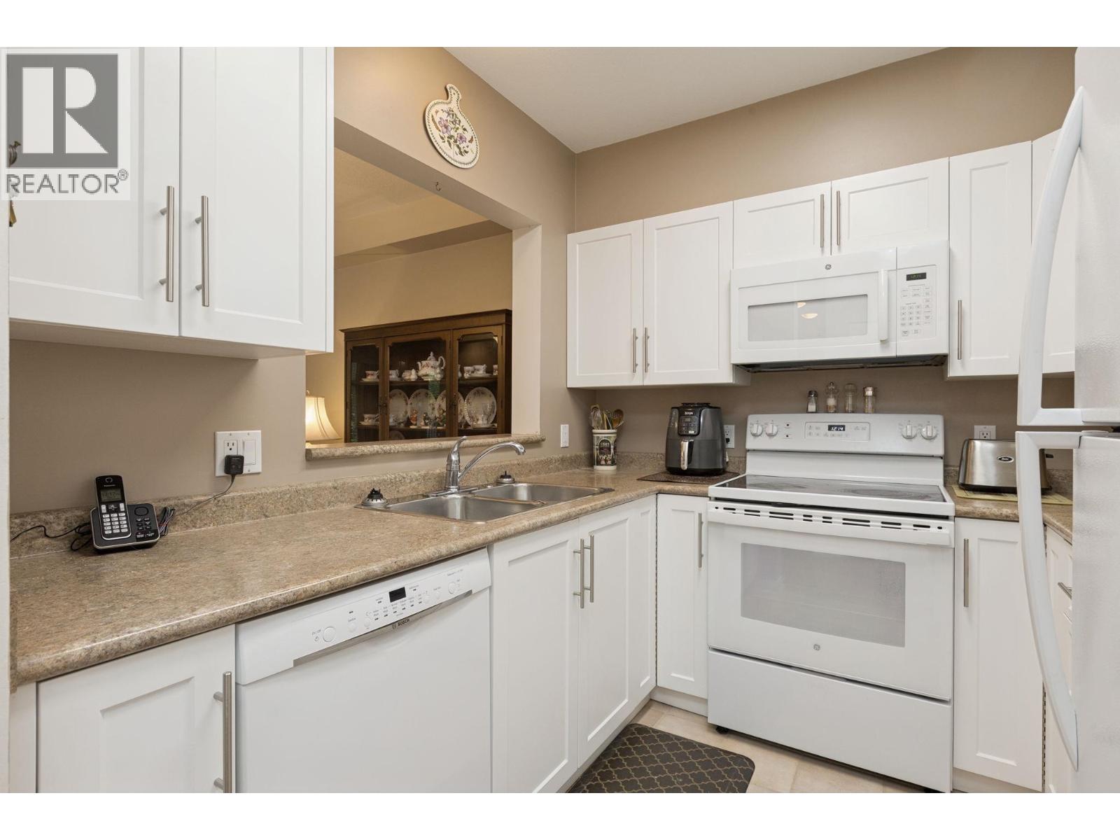 304 2059 CHESTERFIELD AVENUE, North Vancouver — photo 7