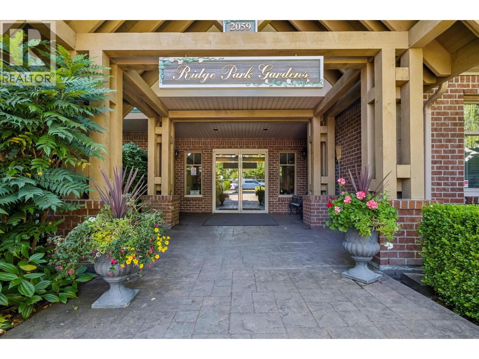 304 2059 CHESTERFIELD AVENUE, North Vancouver — photo 2
