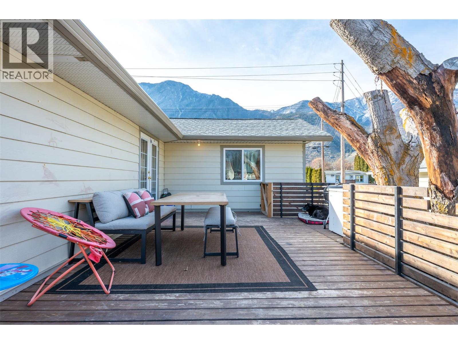 410 10TH Avenue, Keremeos