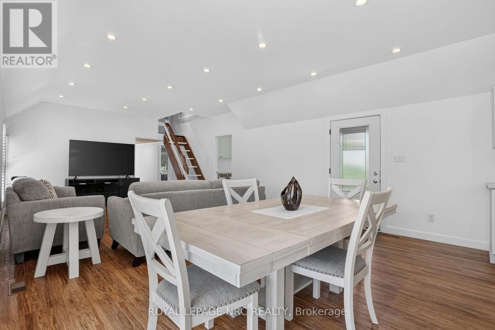 220 ROSEWOOD AVENUE - 21