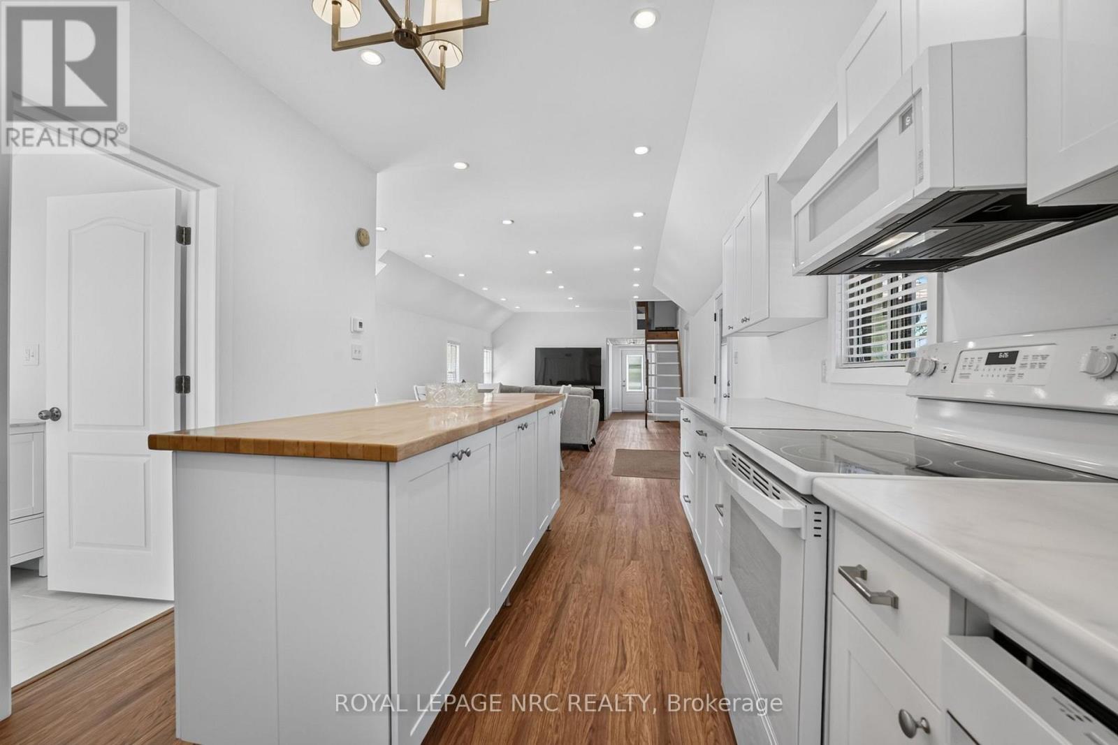220 ROSEWOOD AVENUE - 28