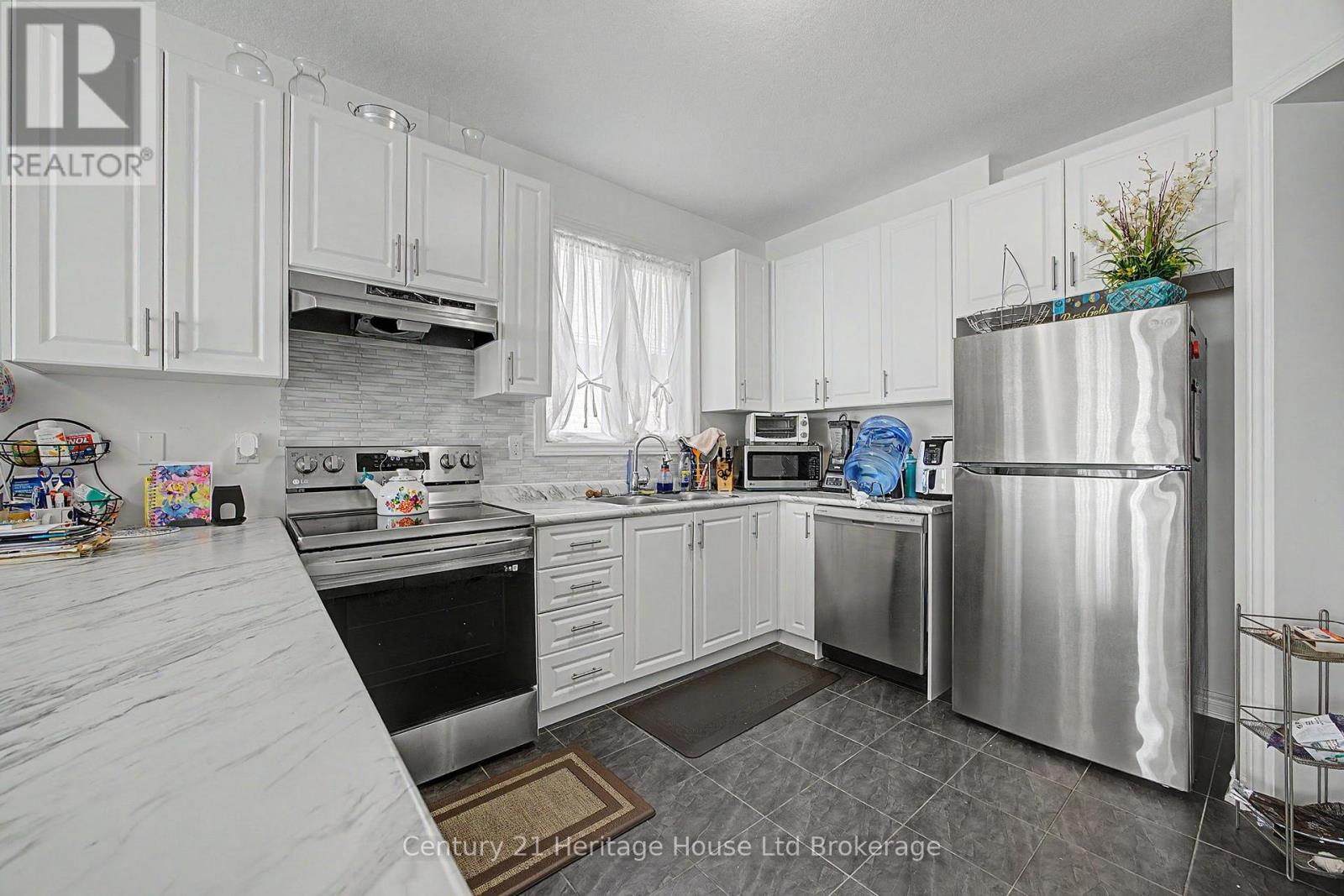 17 HARWOOD STREET, Tillsonburg — photo 5
