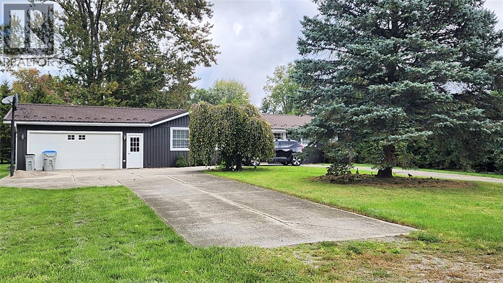 8468 Defore DRIVE, Grand Bend — photo 2