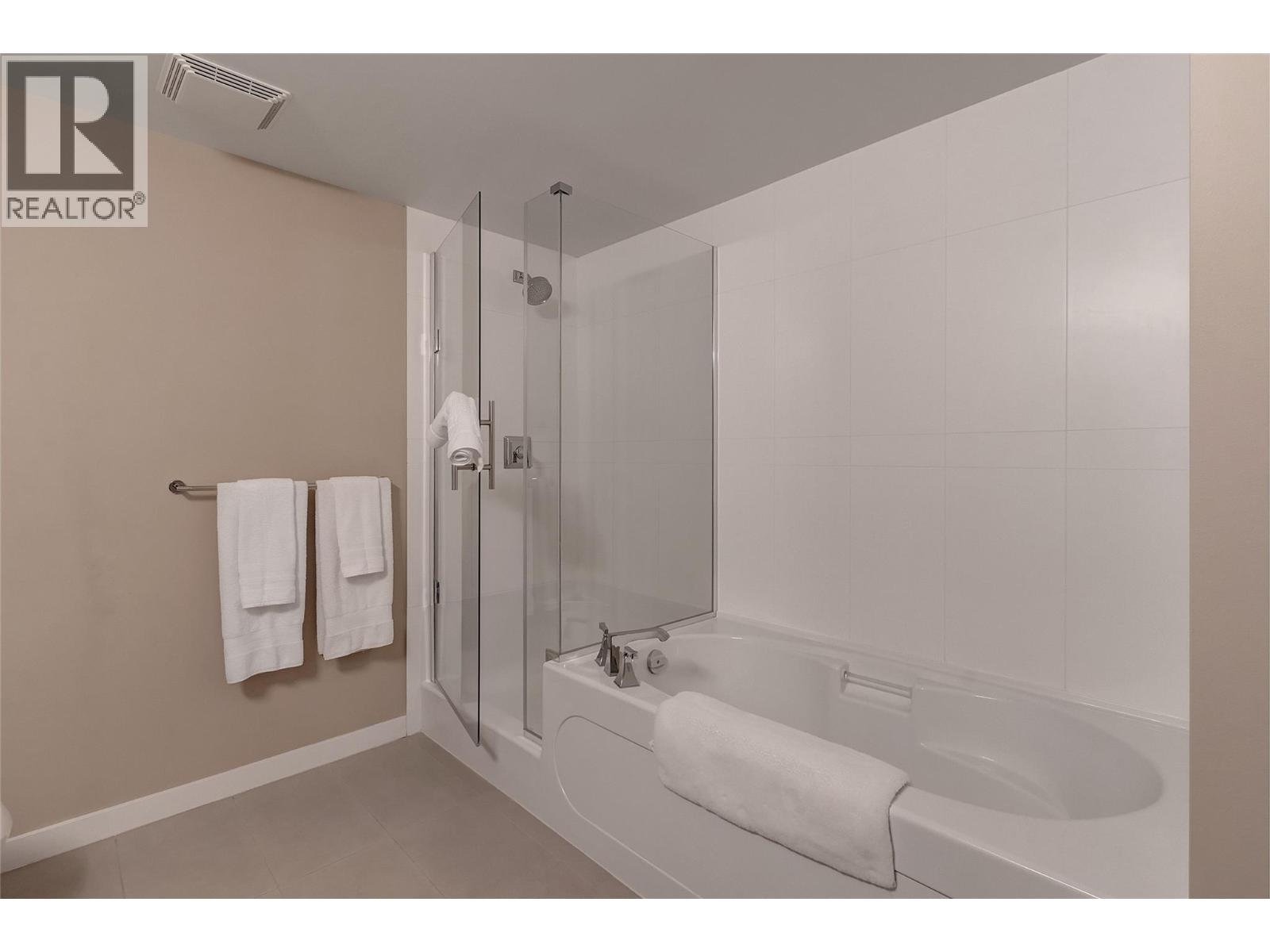 1075 Sunset Drive Unit# 2001, Kelowna