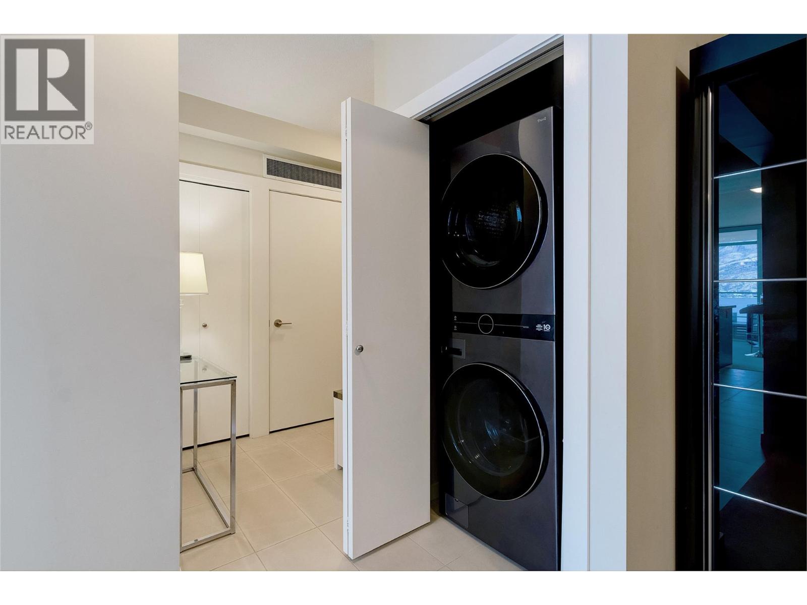 1075 Sunset Drive Unit# 2001, Kelowna