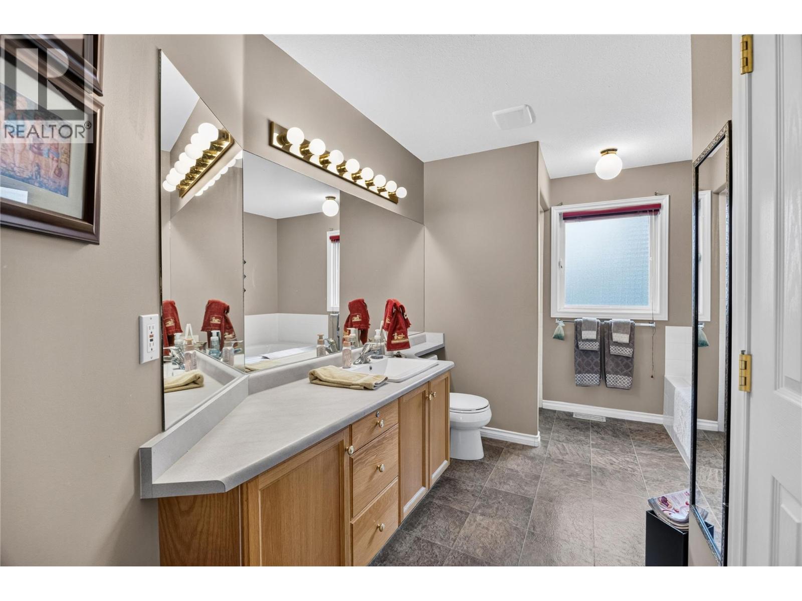 4015 Logie Court, Kelowna