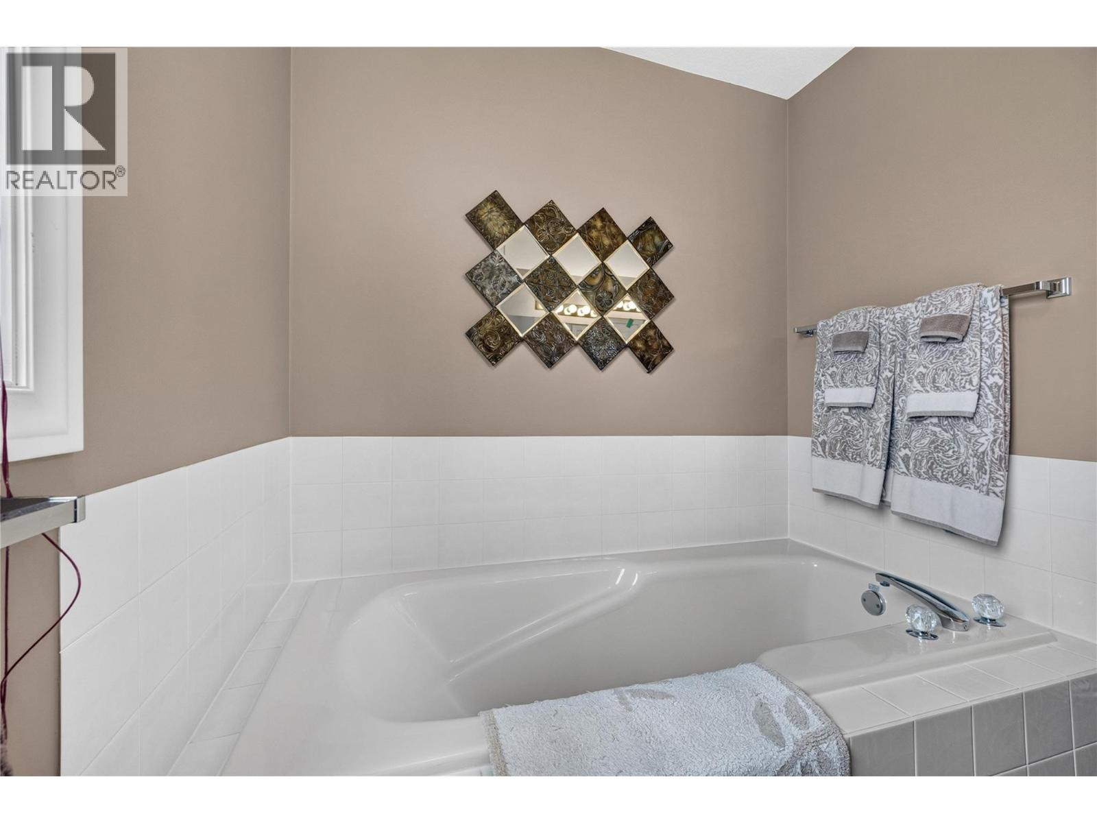 4015 Logie Court, Kelowna