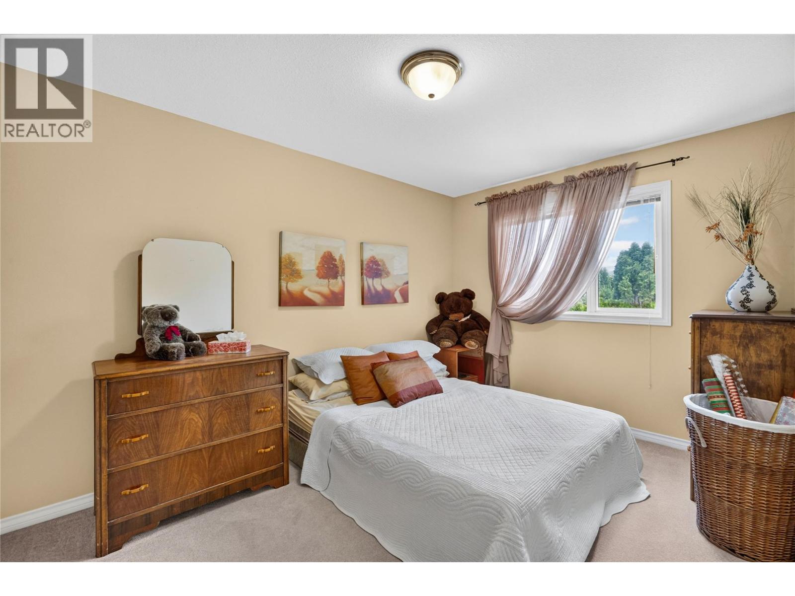 4015 Logie Court, Kelowna