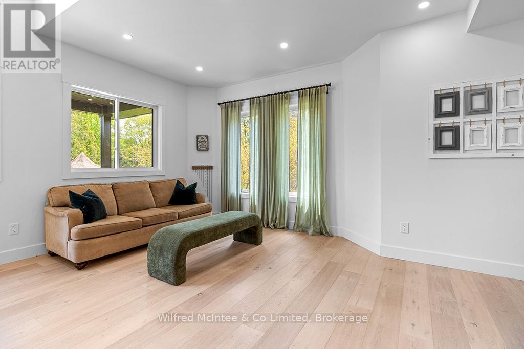 72 VICTORIA STREET S - Image 17