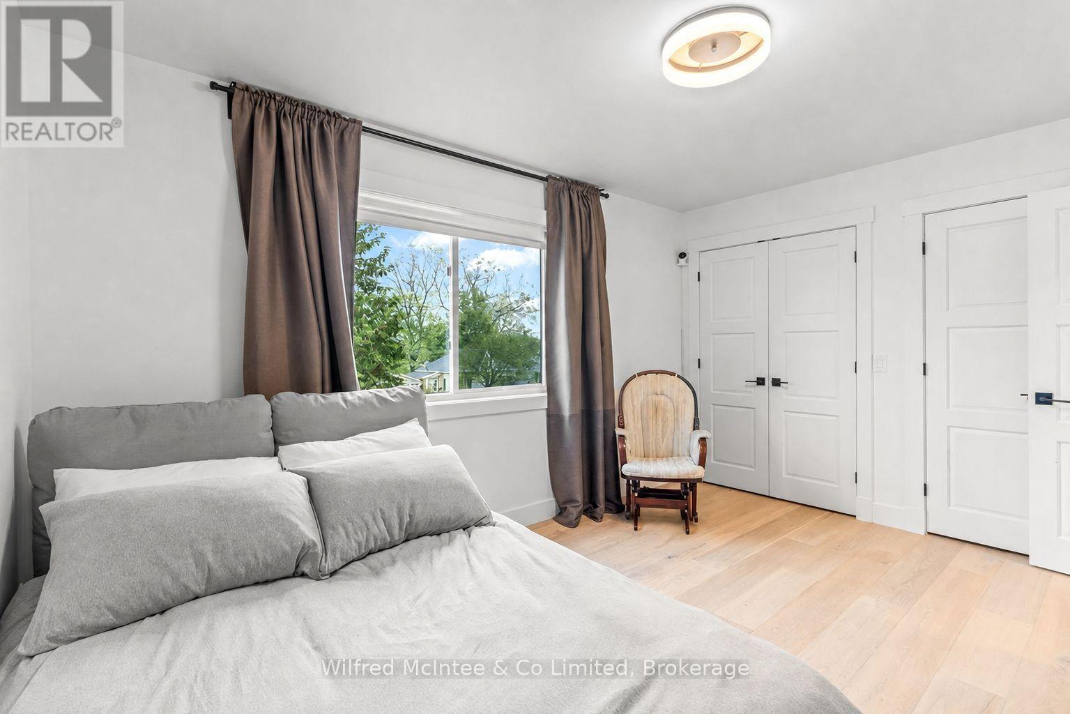 72 VICTORIA STREET S - Image 26