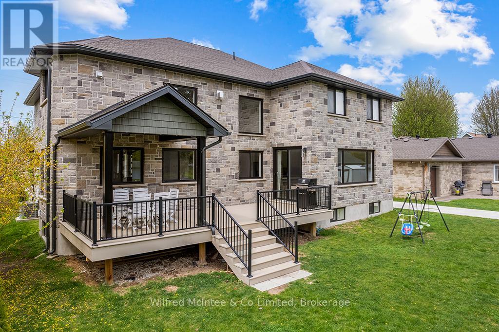 72 VICTORIA STREET S - Image 34