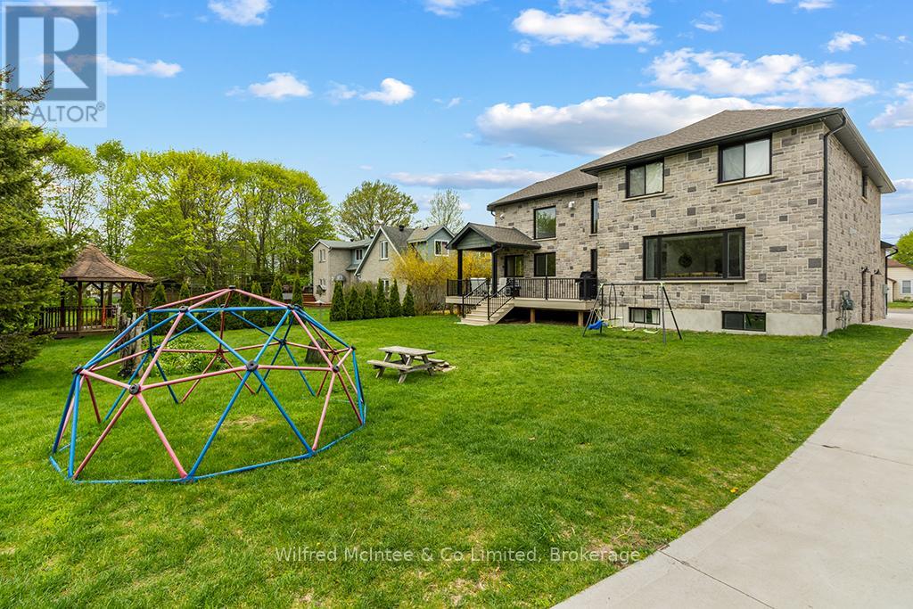 72 VICTORIA STREET S - Image 35
